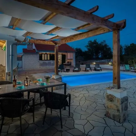 Mystic Woods Villa *